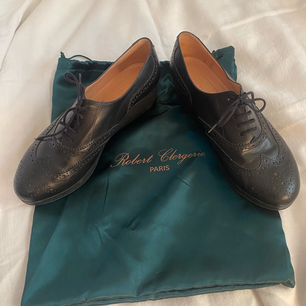 Robert Clergerie Black Oxford size 91/2 with Green Satin Bag